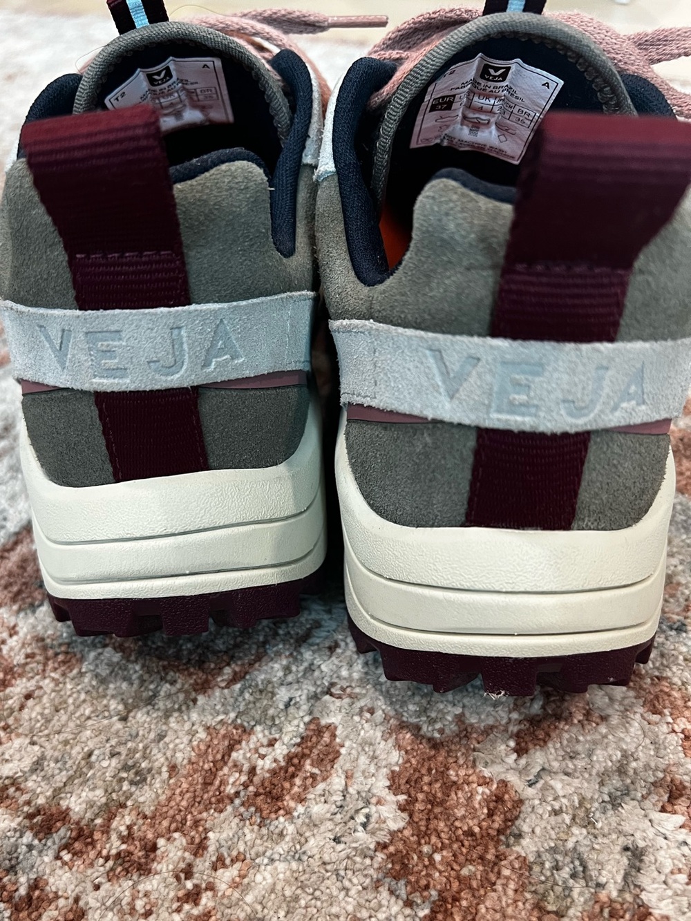 Veja Women’s Venturi Intermix Exclusive Sneakers size 37 - Picture 4 of 9